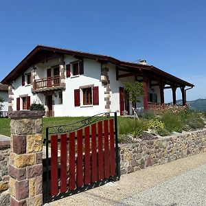 Villa Location d'une maison typique du Pays Basque à Caro  Exterior photo