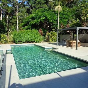 Hotel Noosa Buoys à Tinbeerwah Exterior photo