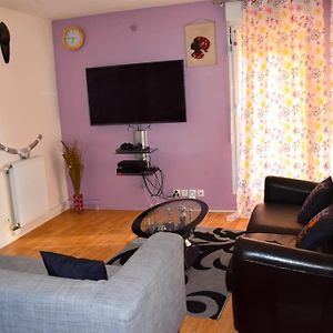 Appartement Superb Flat In Recent Building With Parking Lot à Cergy Exterior photo