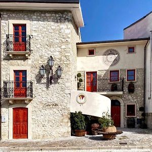 Hotel Collis Petri Relais à Collepietro Exterior photo