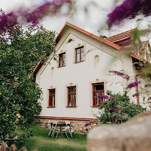 Hotel Restaurant A Penzion Na Cechach à Korouhev Exterior photo