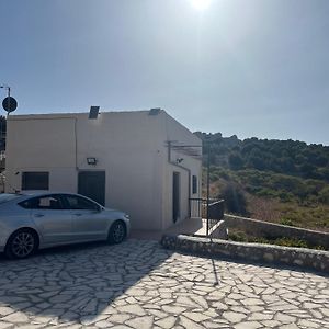 Villa Mnzl Mstkl Lkdaa Ajml Alaoukat Bjbal Ajlon à ‘Ajlūn Exterior photo