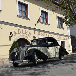 Hotel Adler Panzio à Budaörs Exterior photo