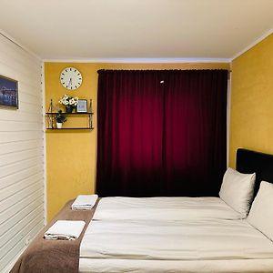 Miracle Tromso, Cozy Double Bed Private Room In A Shared Apartment With Stunning Tromso Views Exterior photo