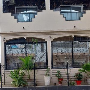 Bed and breakfast Belle Maison Familiale Spacieuse A Dakar Senegal Exterior photo