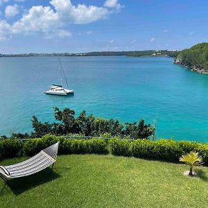 Villa Oceanfront Dock Of The Bay Retreat à Somerset Village Exterior photo