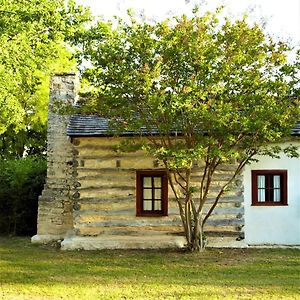 Villa Pioneer Log Cabin à Fredericksburg Exterior photo