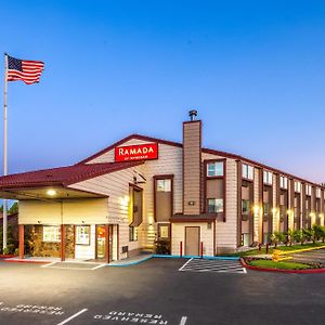 Motel Ramada By Wyndham Medford Airport North Exterior photo