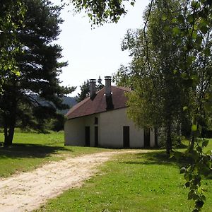 Maison de 2 chambres avec jardin amenage et wifi a La Chapelle Geneste Exterior photo