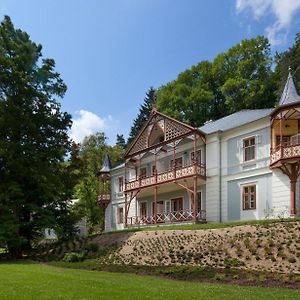 Hotel Alpska Ruze à Luhačovice Exterior photo