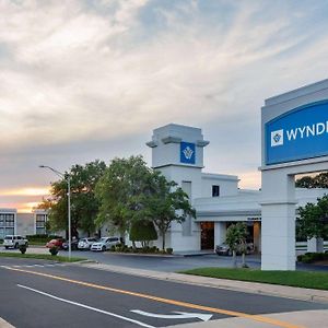 Wyndham Riverfront Hotel Little Rock Exterior photo