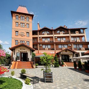 Hotel Ferdinand à Moukatcheve Exterior photo