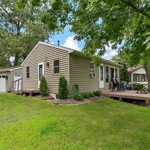 Villa Lakefront, Wildlife Cabin Retreat - Pelican Bay Cabin à Lindstrom Exterior photo