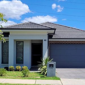 Villa Gledswood Hills, The Cloverhill Charm à Narellan Exterior photo