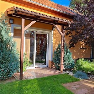 Villa Bright Cosy House With Parking à Prague Exterior photo