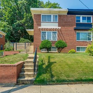 Pet-Friendly Arlington Townhome With Furnished Patio Exterior photo