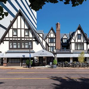 Seven Gables Inn Saint-Louis Exterior photo