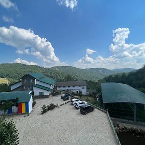 Hotel Pensiunea Nicoara à Buzău Exterior photo