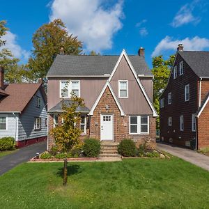 Villa Hideaway In The Heights! à Cleveland Heights Exterior photo