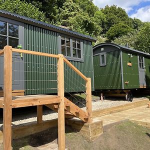 Villa Shepherd Huts At Sheepscombe à Painswick Exterior photo