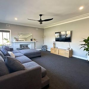 Entire Home In Cbd Location Morwell Exterior photo