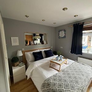 Amazing En-Suite Apartment In Finchley Central Londres Exterior photo