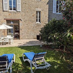 Grande Maison De Ville Avec Jardin - Baie Du Mont St Michel Avranches Exterior photo