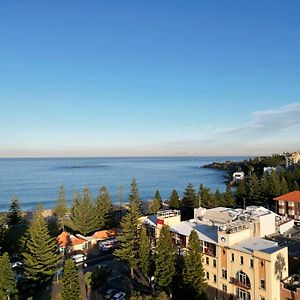 Mad Monkey Hostel Coogee Beach Randwick Exterior photo