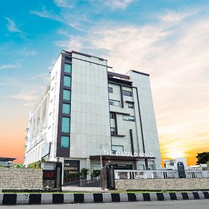 Hotel The Emerald Grand à Dehradun Exterior photo