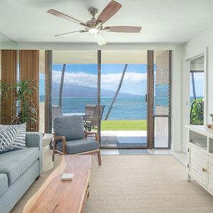 Villa Oceanfront Oasis - Renovated Summer Of 2023 à Wailuku Exterior photo