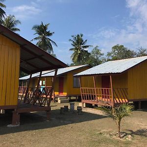 Hotel Mersing Chalet Teluk Sisek à Kampung Sisek Exterior photo