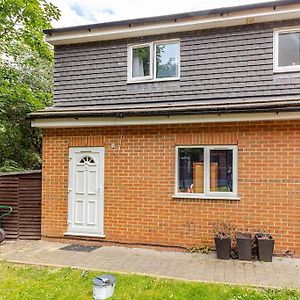 Appartement Beautiful Flat In Morden Near Wimbledon Exterior photo