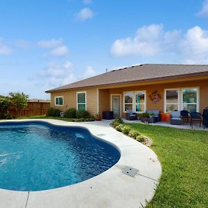 Villa Poolside Chic By The Beach à Corpus Christi Exterior photo