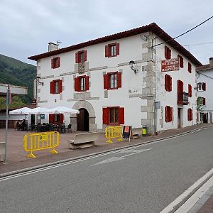 Hotel Hostal Del Camino De Santiago à Valcarlos Exterior photo