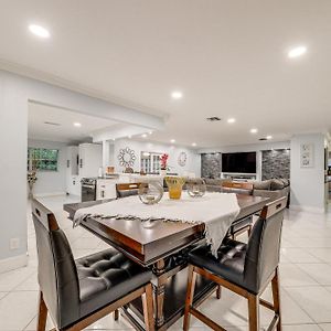 Boca Raton Home Outdoor Kitchen, By Golf Courses Exterior photo