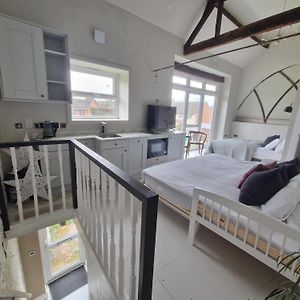 Spacious Apartments, Sleeps 6, 15Min To Milton Keynes Great Brickhill Exterior photo