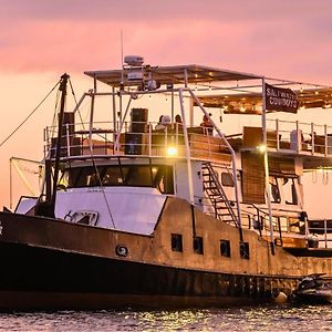 Floating Ship Hotel In Uluwatu With Sixteen Beds Pecatu Exterior photo