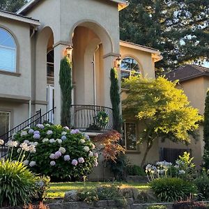 Charming European Style Villa Near Fair Oaks Bridge Exterior photo