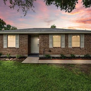 Cozy And Stylish 3-Bedroom Sanctuary Seabrook Exterior photo