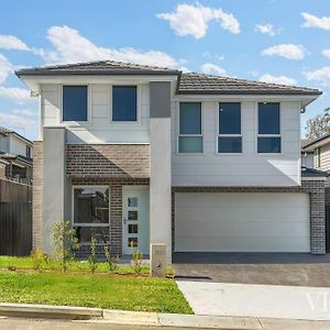 Comfy 4 Bedroom Holiday House In Rousehill Riverstone Exterior photo