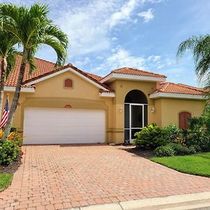 Villa Tropical Escape With Outdoor Spa à Fort Myers Exterior photo