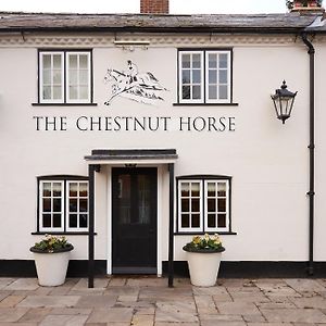 Hotel The Chestnut Horse à Winchester Exterior photo