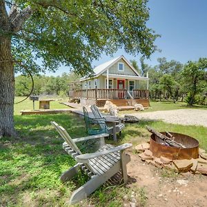 Villa Serene Hill Country Cabin With Deck Near Wineries! à Fredericksburg Exterior photo