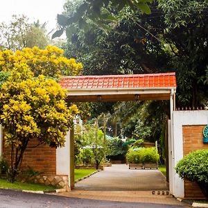 Calm Suites Kampala Exterior photo