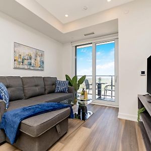 Modern High Rise King Bed Condo With Private Balcony Kitchener Exterior photo