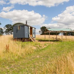 Hotel Barbara Shepherds Hut à Weald Exterior photo