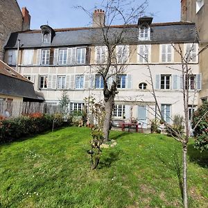 Bed and Breakfast La Cour Du Chateau à La Charité-sur-Loire Exterior photo