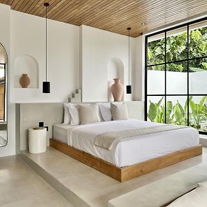 The Suites By The Young Villas Uluwatu Exterior photo