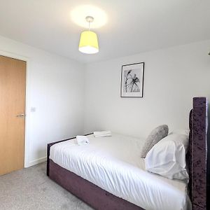 Modern 2 Bed 1 Bath 1 Ensuite - Salford Manchester Exterior photo