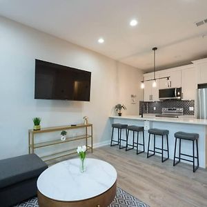 Modern Lux 2Br Apartment In Dc With Patio Washington Exterior photo